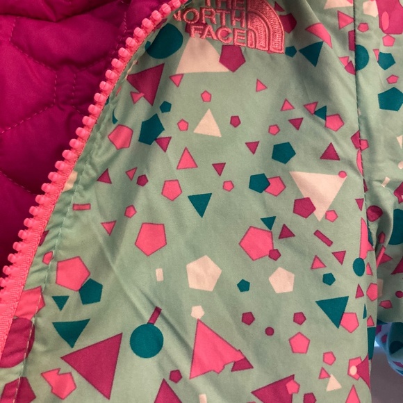 The North Face Reversible Aqua/Pink Puffer for Girls Size 0-3M Outdoor ~ Winter! - Picture 3 of 5
